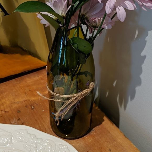 Vase made of wine bottle - Picture 2 of 3